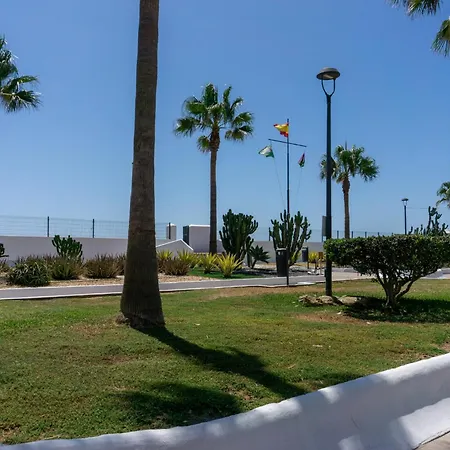 Chalet En Primera Linea De Playa * Malaga
