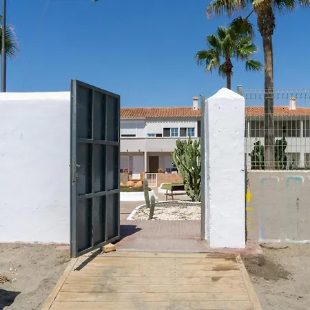 Chalet En Primera Linea De Playa Apartment Malaga